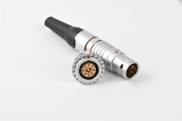 航空插頭在航空電子設備中的重要性是什么？